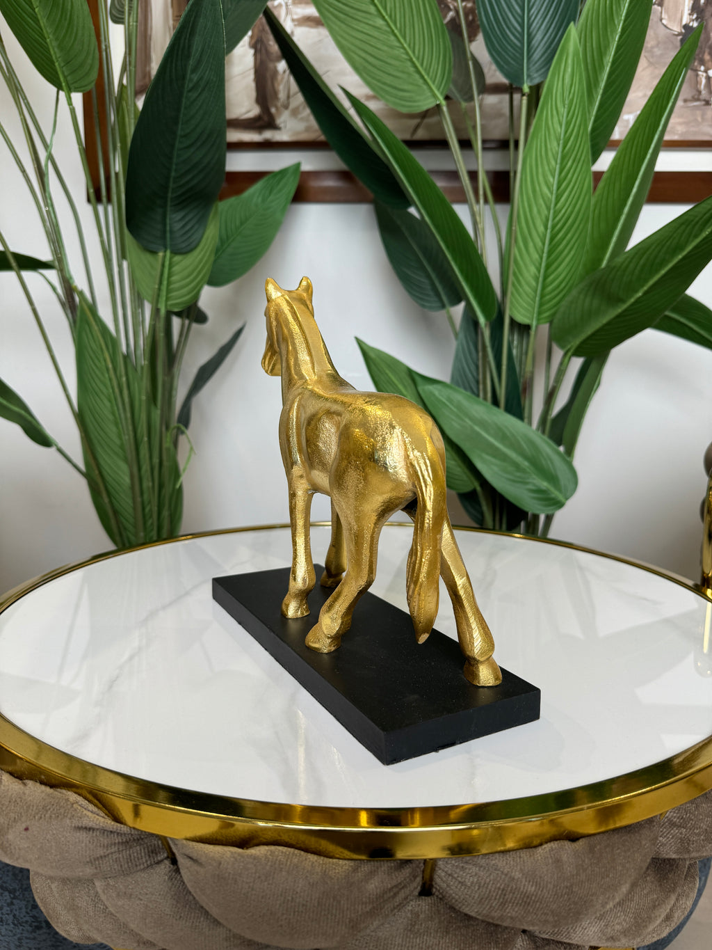 Statue de Cheval au Trot Dorée en Résine - Symbole de Richesse