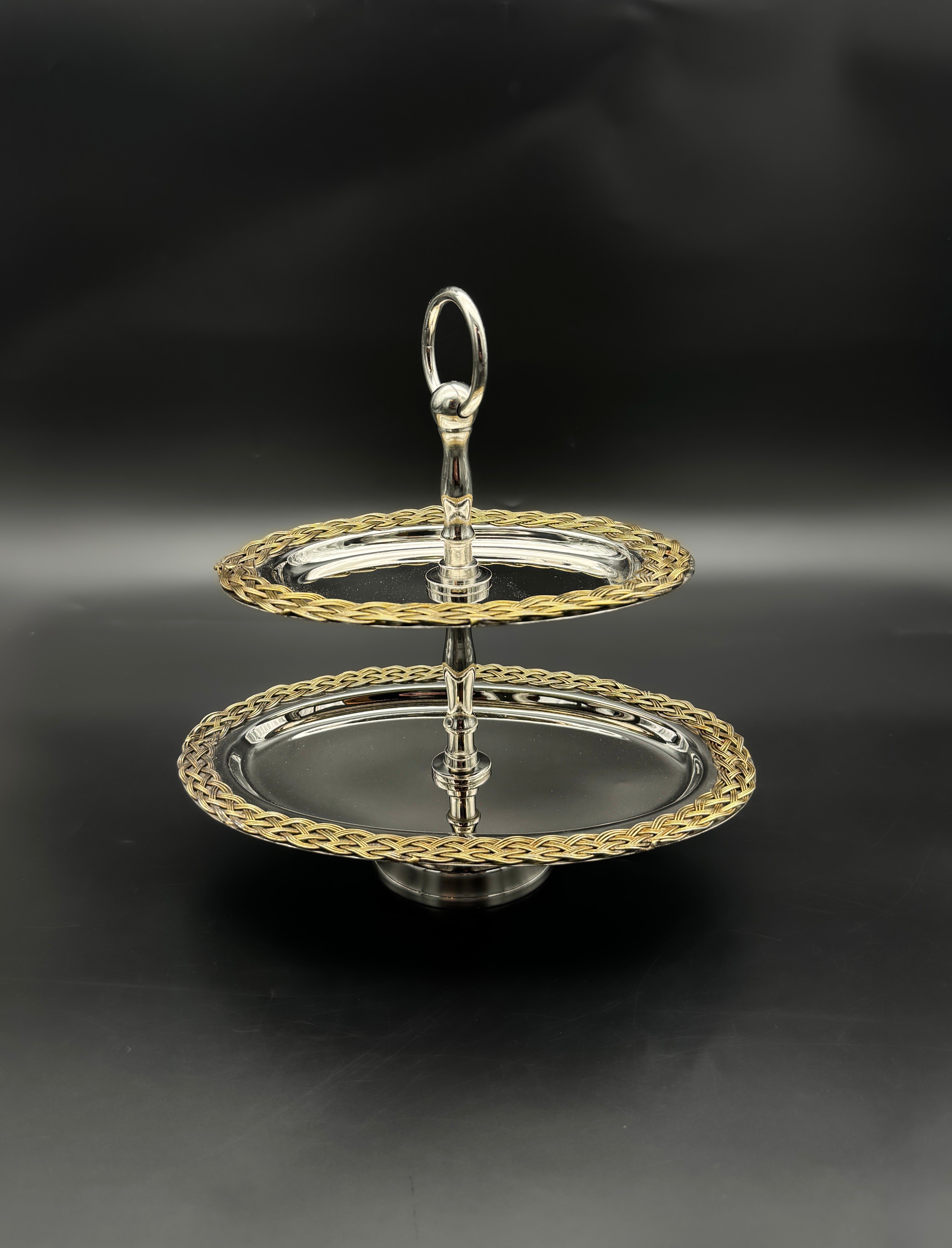 Présentoir argenté à bordure dorée