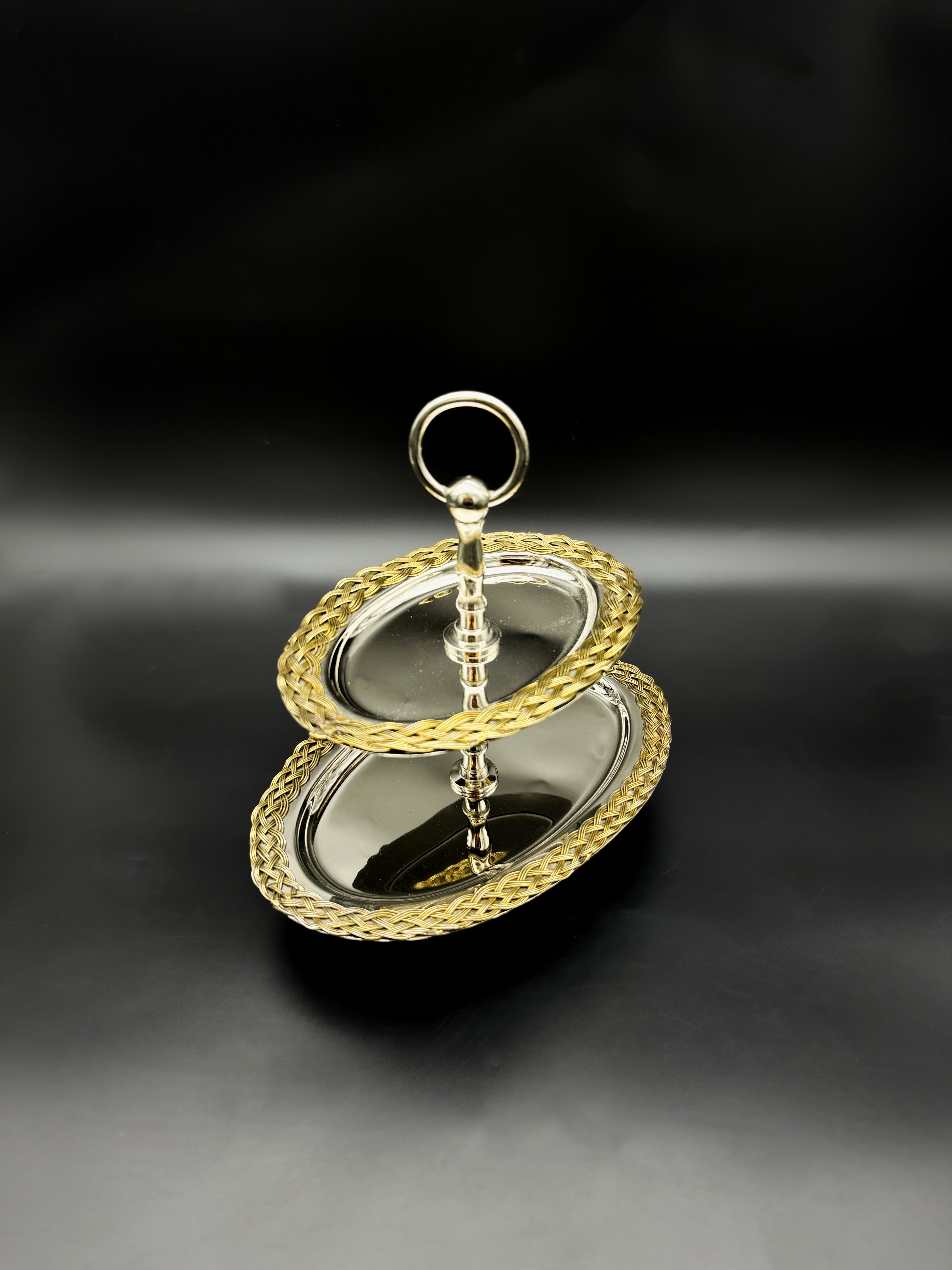 Présentoir argenté à bordure dorée