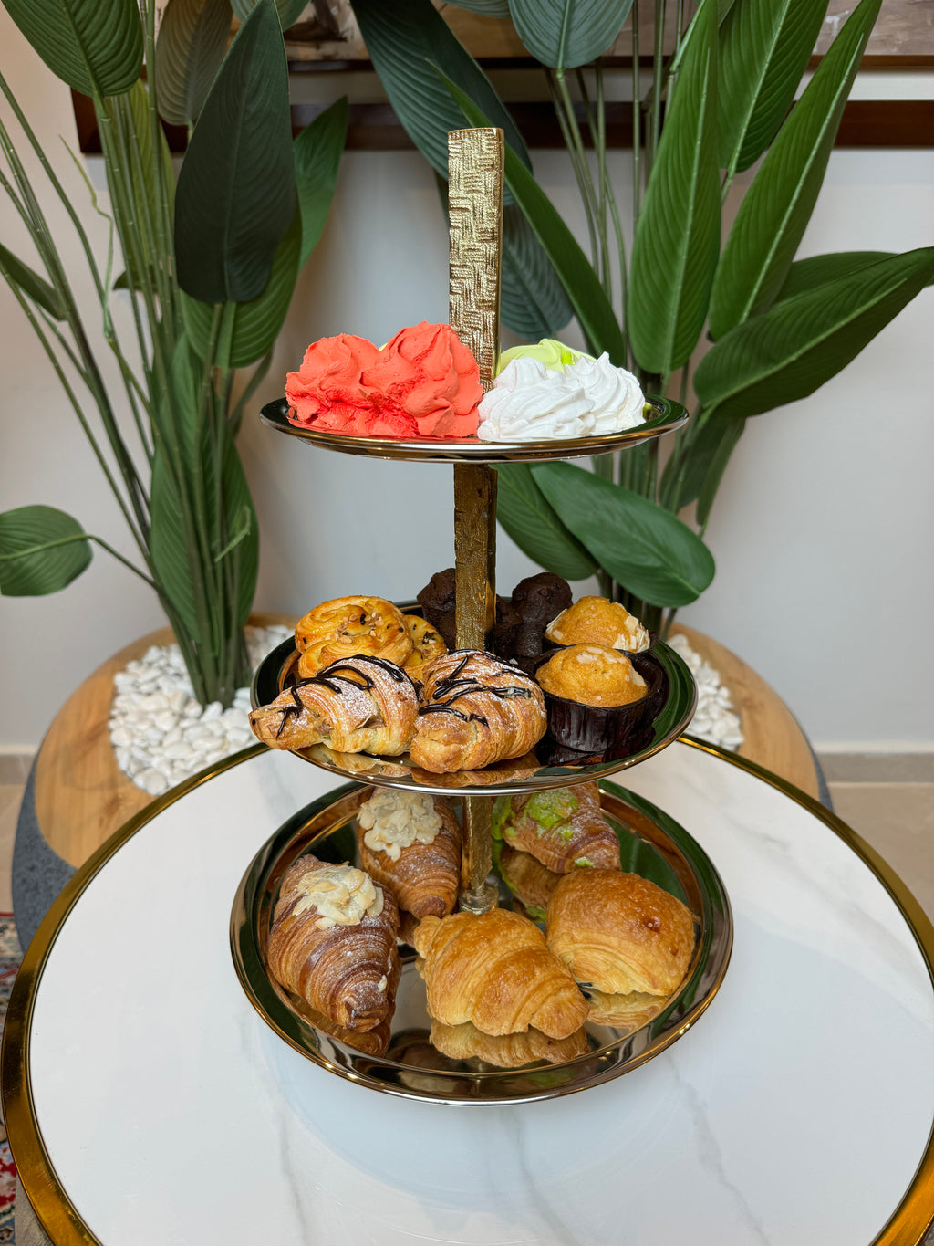 Présentoir à gâteaux en chrome