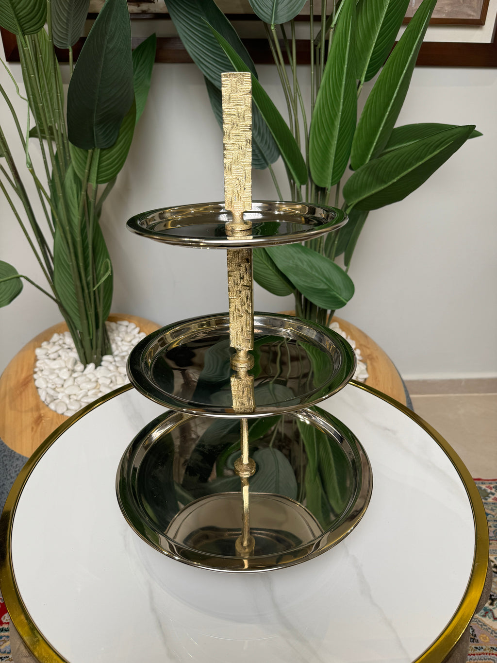 Présentoir à gâteaux en chrome