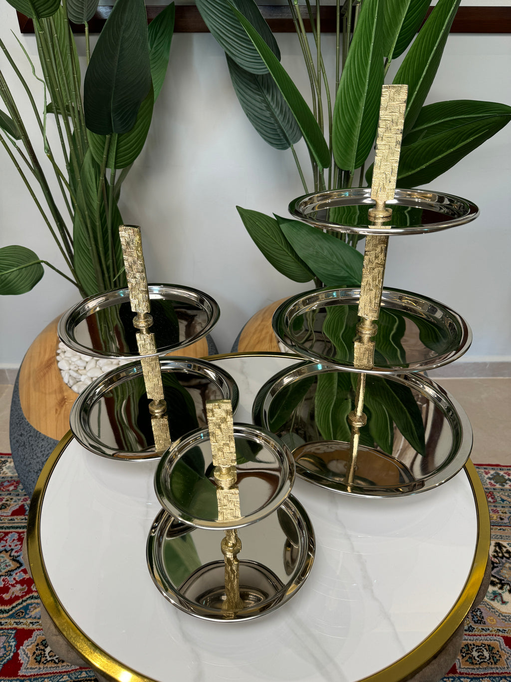 Présentoir à gâteaux en chrome