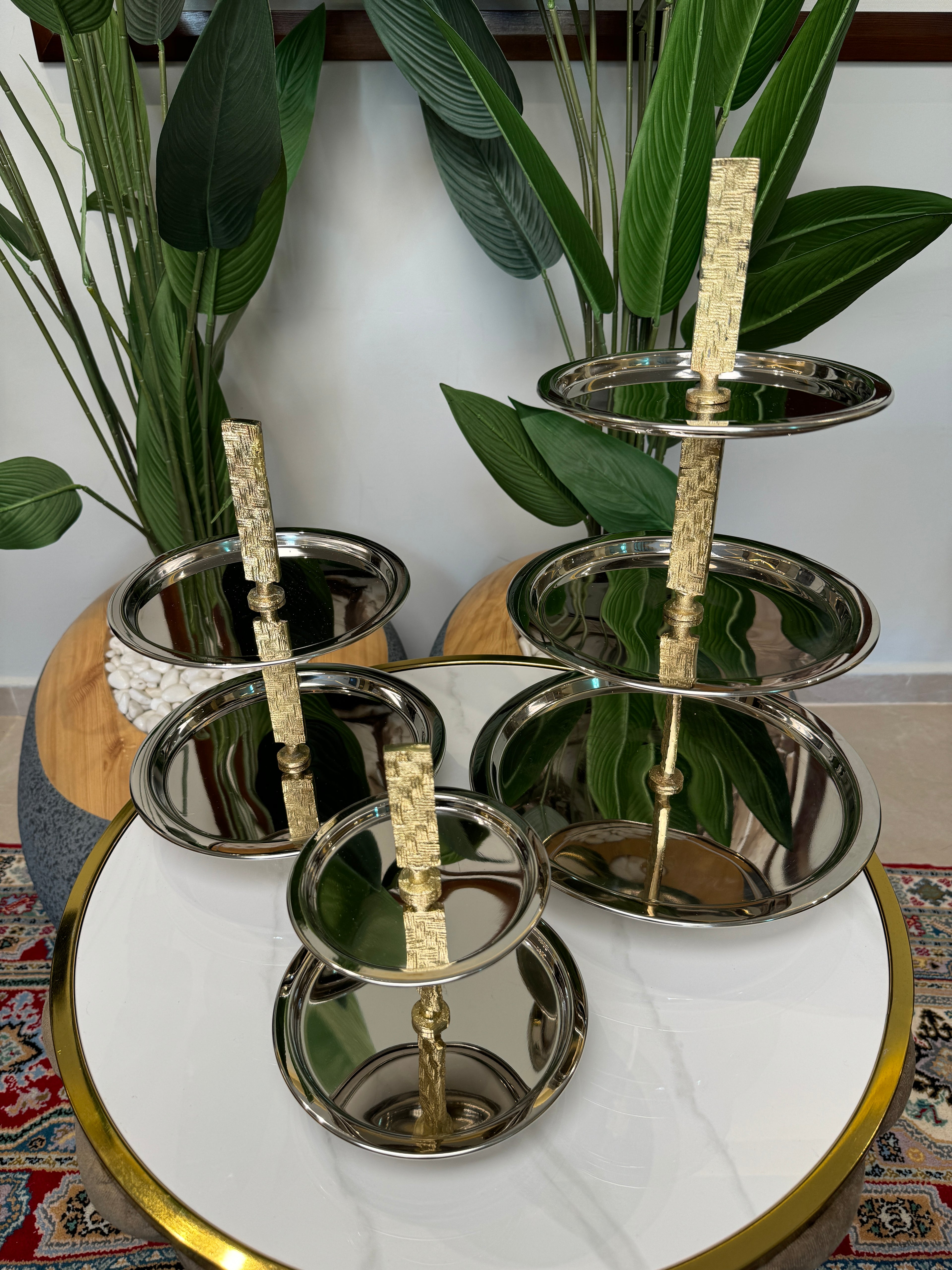 Présentoir à gâteaux en chrome