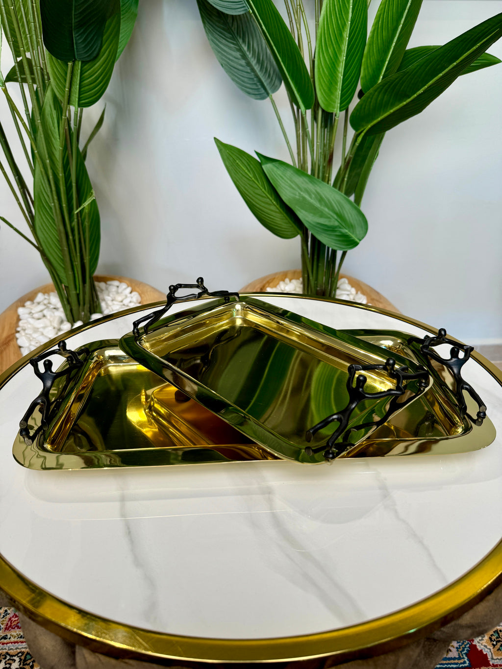 Plateaux en metal doré