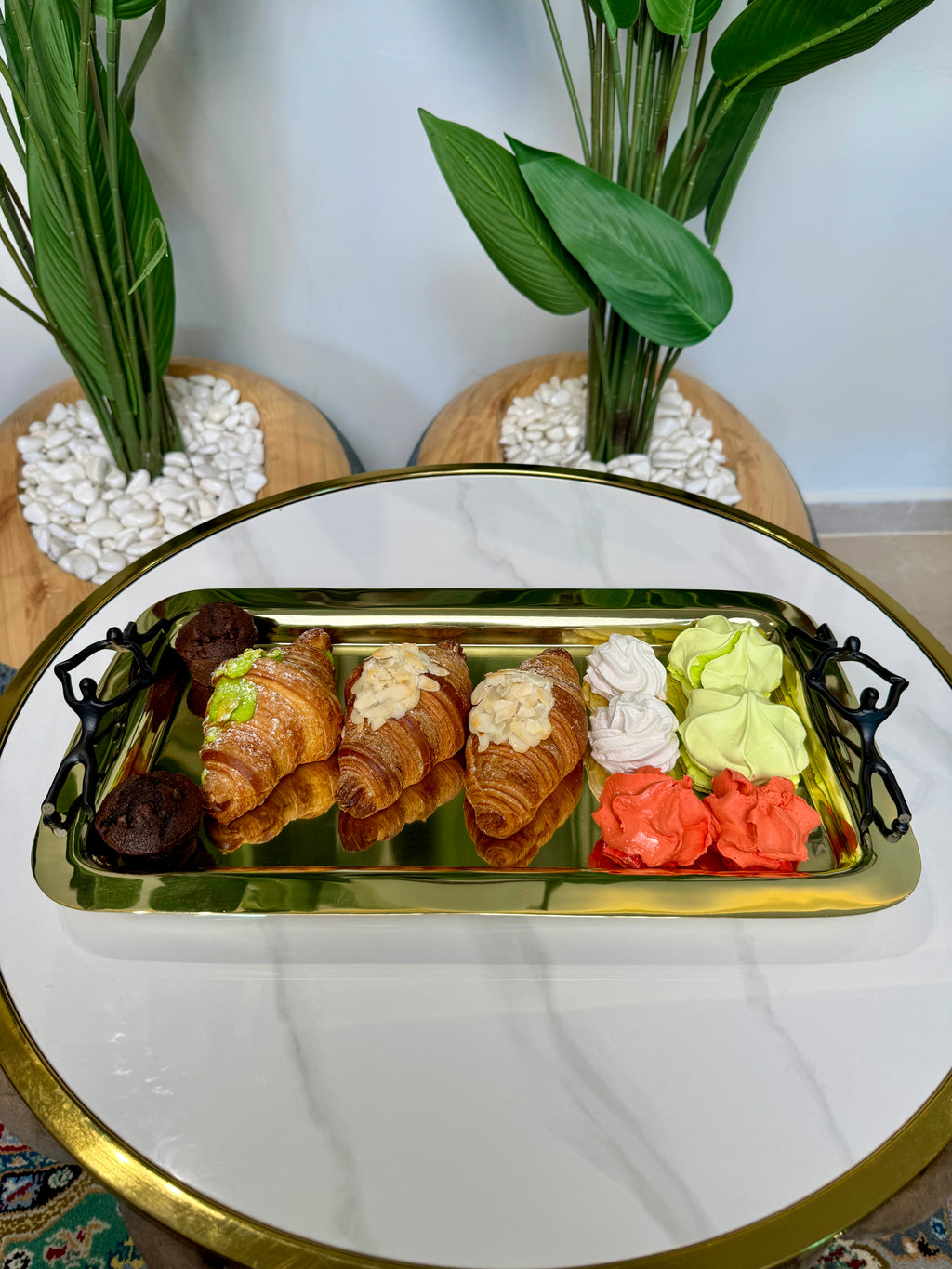 Plateaux en metal doré