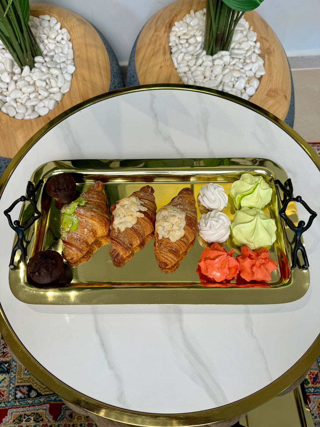 Plateaux en metal doré