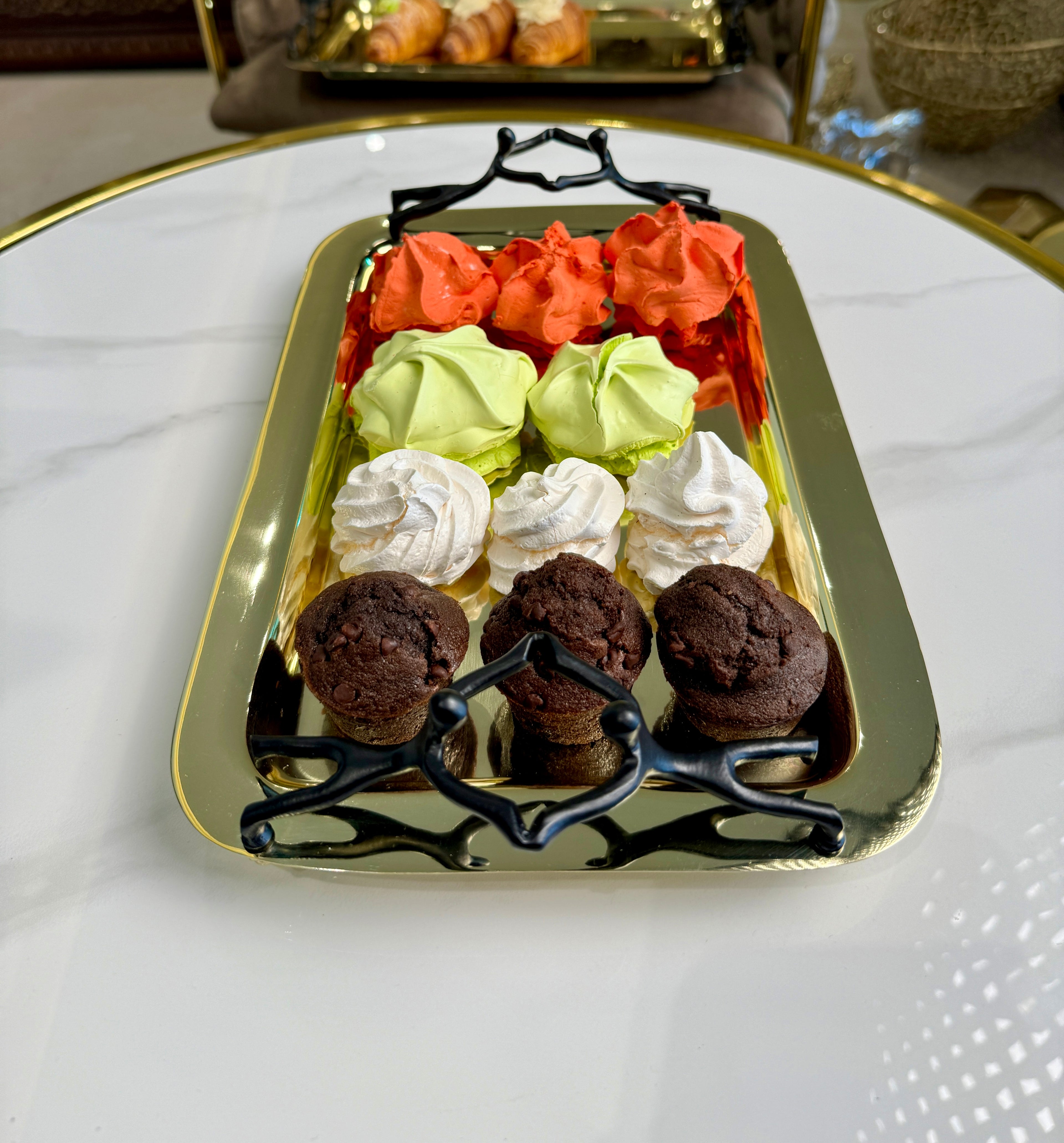 Plateaux en metal doré